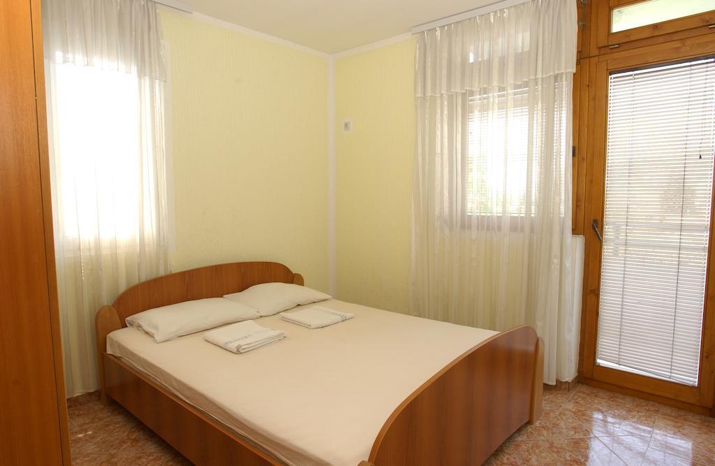 Rooms & Apartments Anka บาร์ ห้อง รูปภาพ